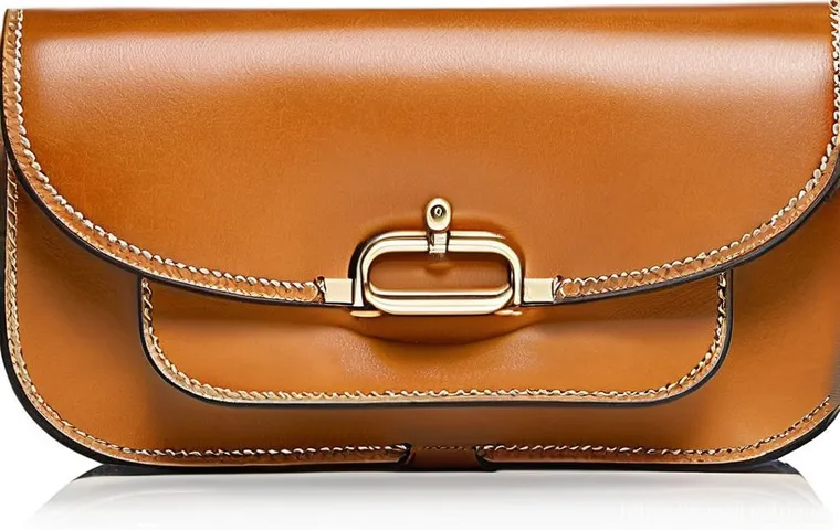 끌로에 마르씨 지갑의 클래식한 디자인 - Functional Elegance for the Dynamic Italian Woman**

"A full-shot image of a stylish Italian woman i...
